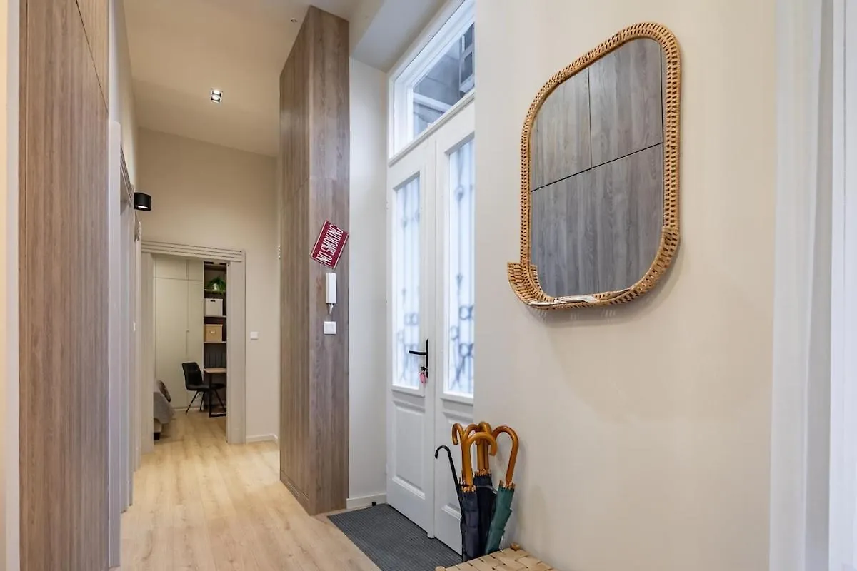 Central Elegance Budapest Apartment