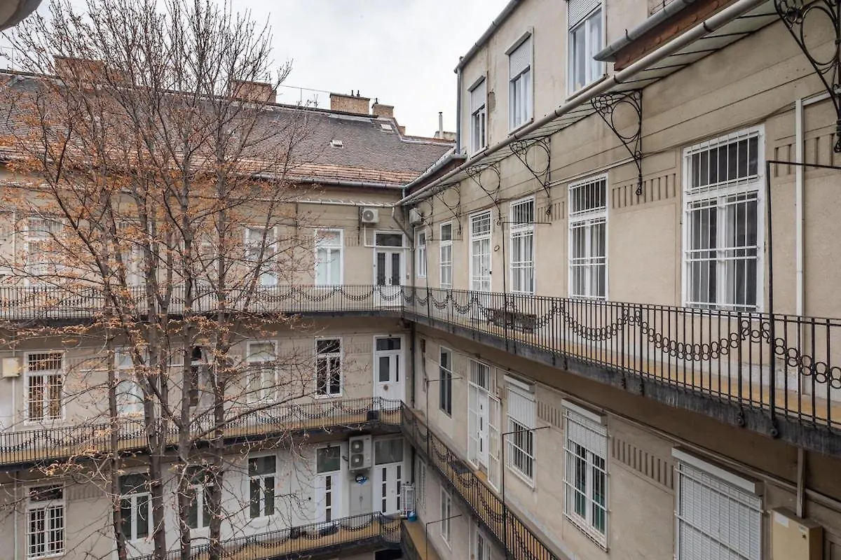 Central Elegance Budapest 0*,  Hungary